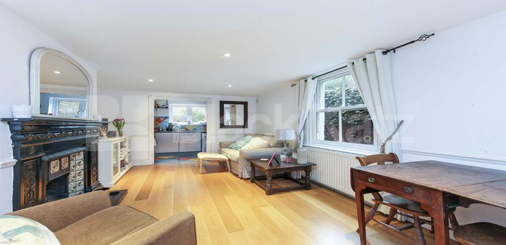 			UNDER OFFER , 2 Bedroom, 1 bath, 1 reception Apartment			 Strathleven Road, Clapham North/Brixton